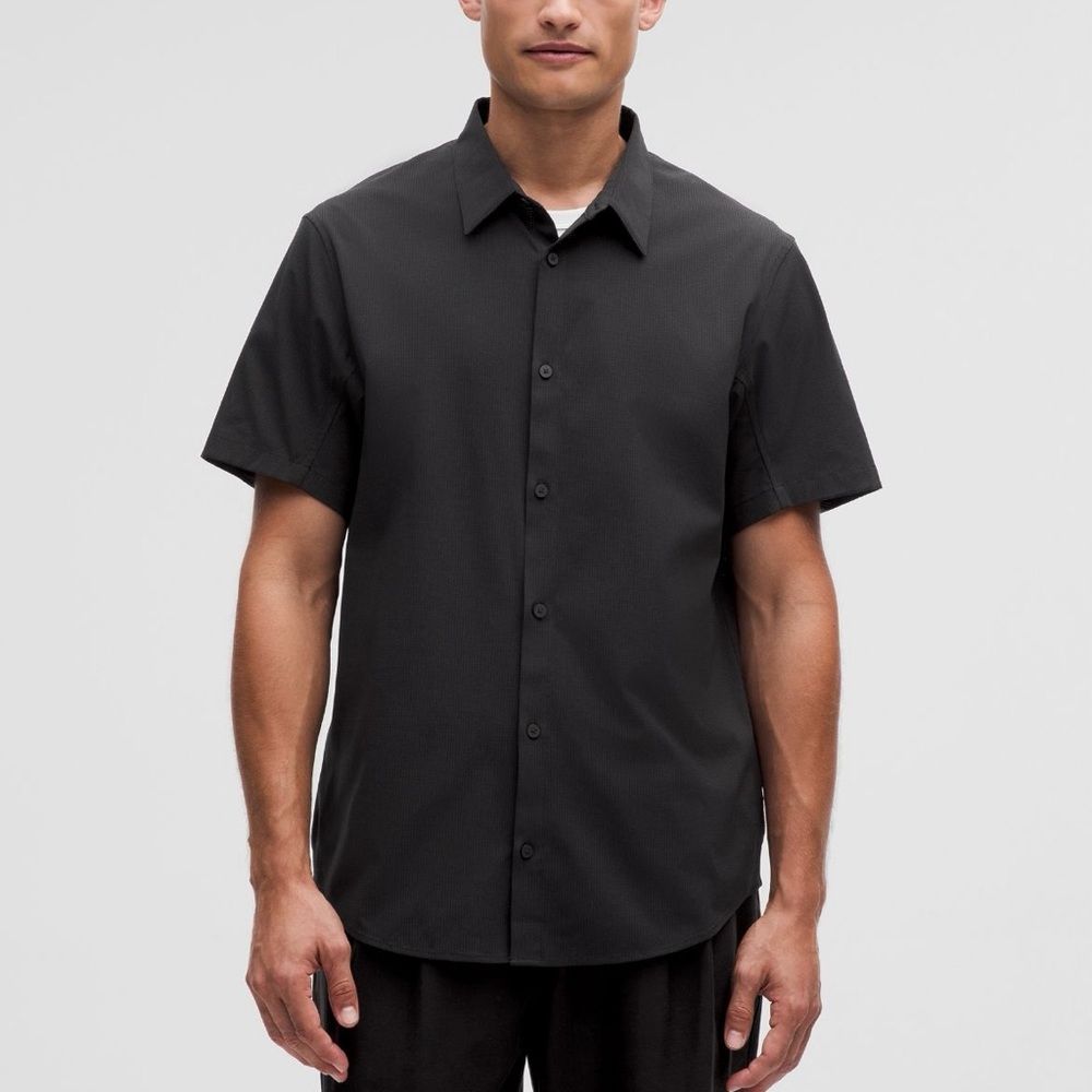 XL Men's Lululemon Button-Up Shirt